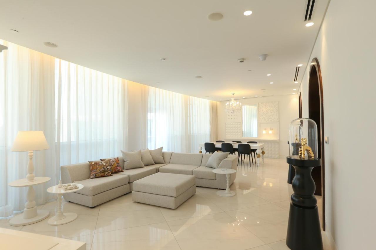 Hotel Mondrian Ad Dawhah Esterno foto A living room in a penthouse apartment