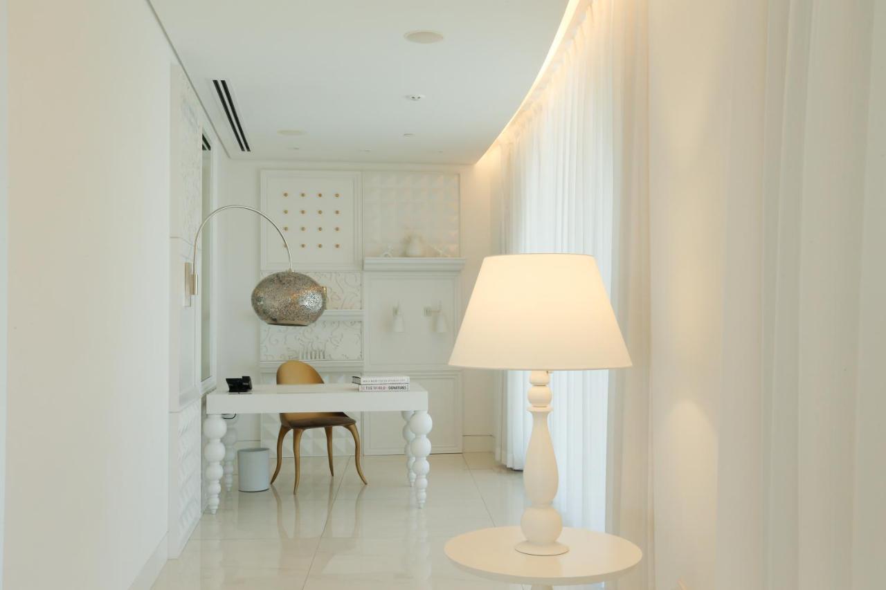 Hotel Mondrian Ad Dawhah Esterno foto A room at the hotel