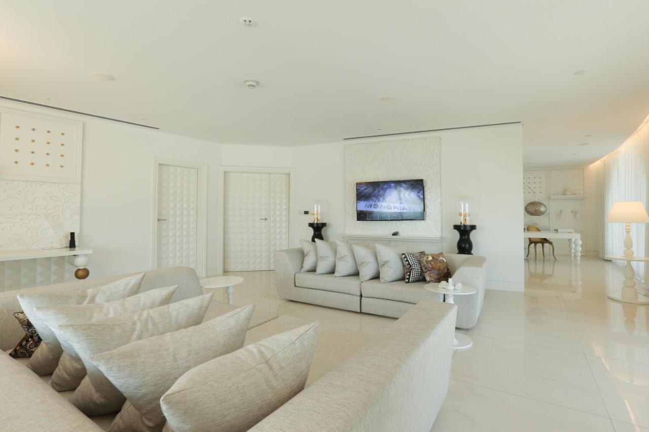 Hotel Mondrian Ad Dawhah Esterno foto The living room of a penthouse at The Opus