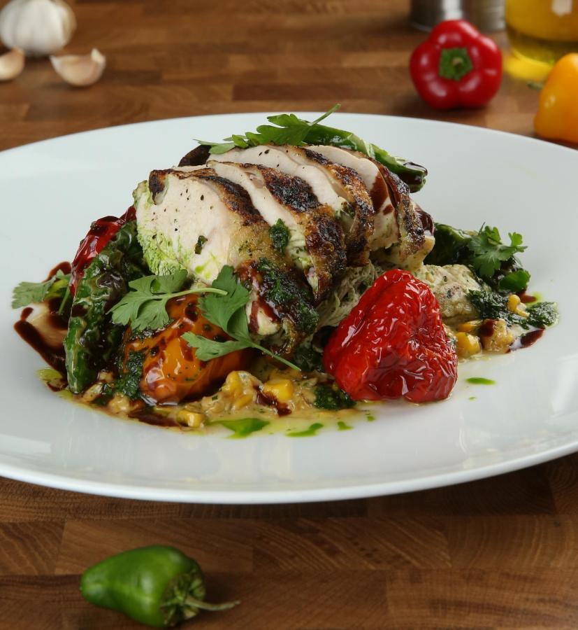 Hotel Mondrian Ad Dawhah Esterno foto A grilled chicken dish