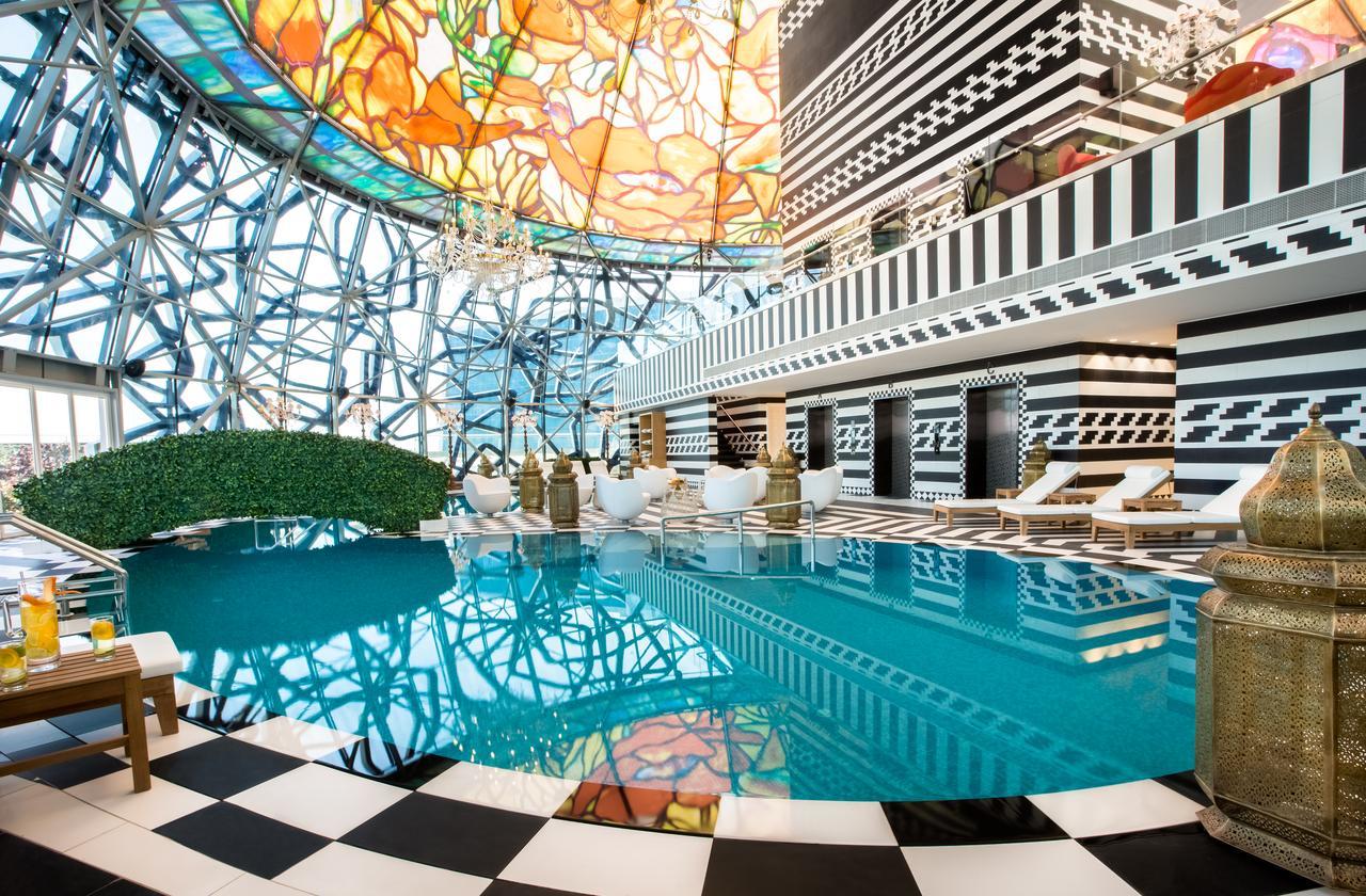 Hotel Mondrian Ad Dawhah Esterno foto The pool at the hotel