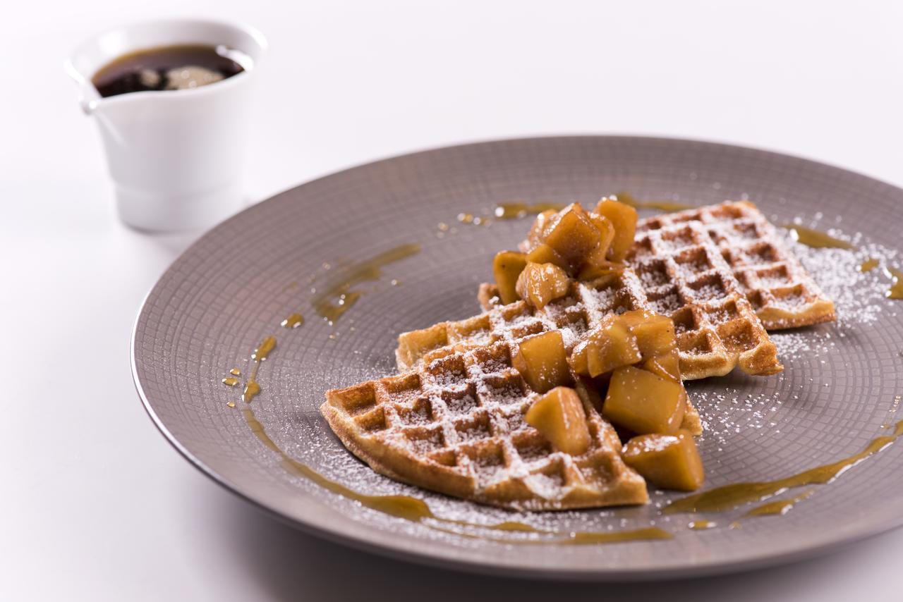 Hotel Mondrian Ad Dawhah Esterno foto A plate of Liège waffles